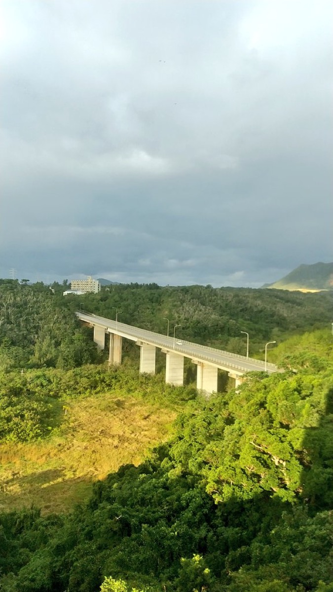 沖縄高専 学生寮から見える辺野古大橋